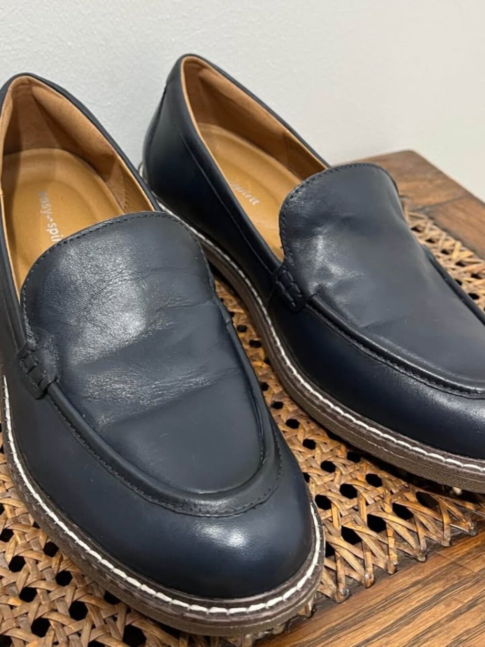 Size 8 Easy Spirit Deep Navy Leather Jaylin Almond Toe Loafer | Preppy Old Money - Picture 3 of 9